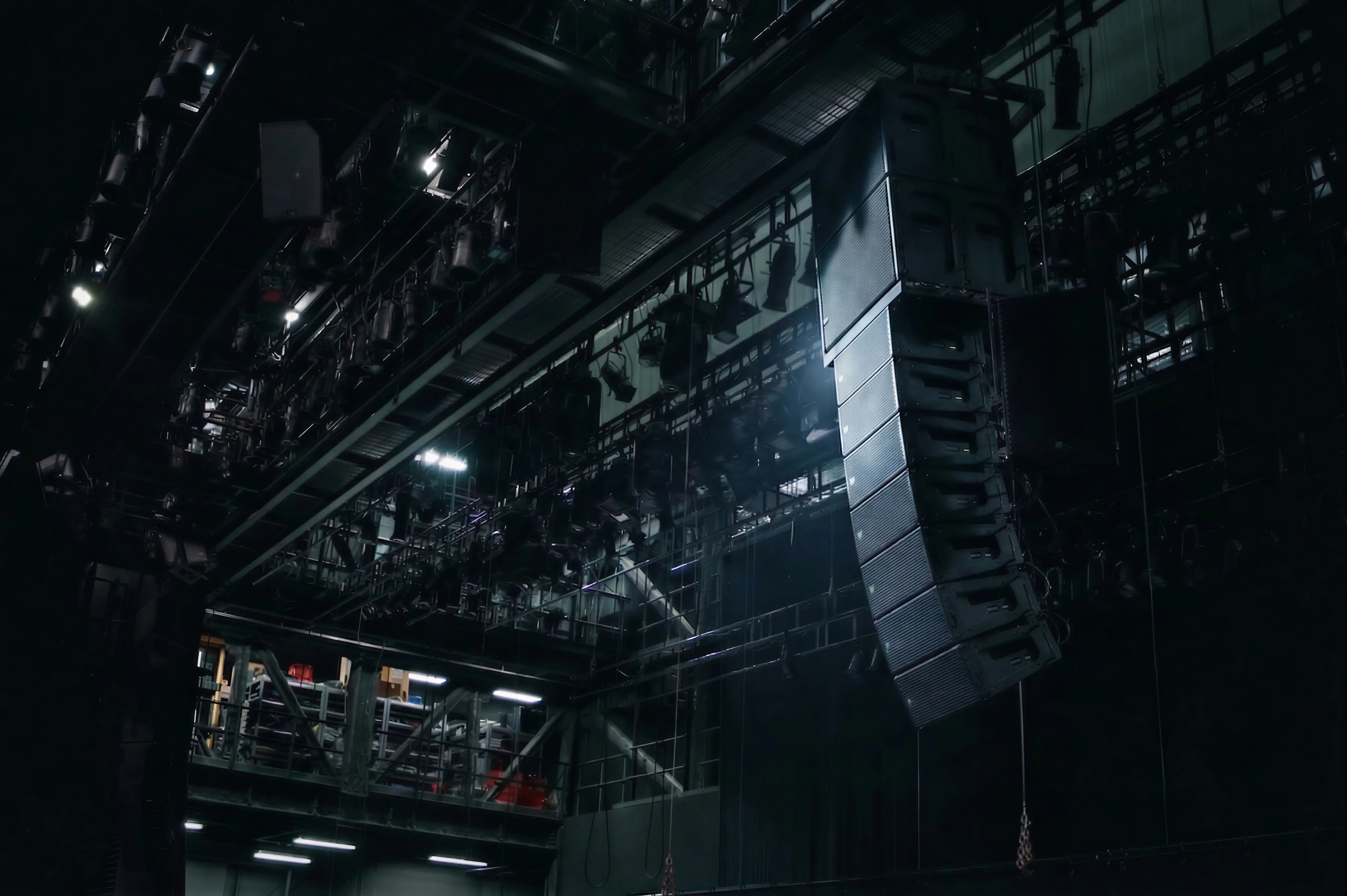 Line-array rigging: coverage angles and load verification come first.