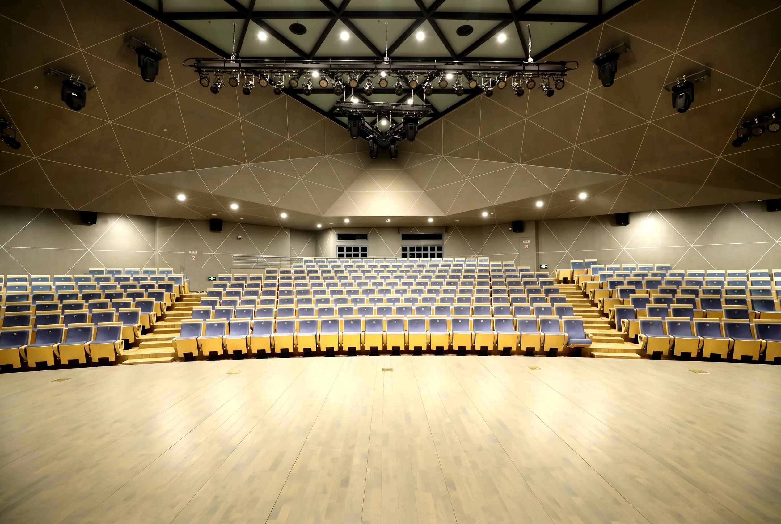 大学多功能厅
